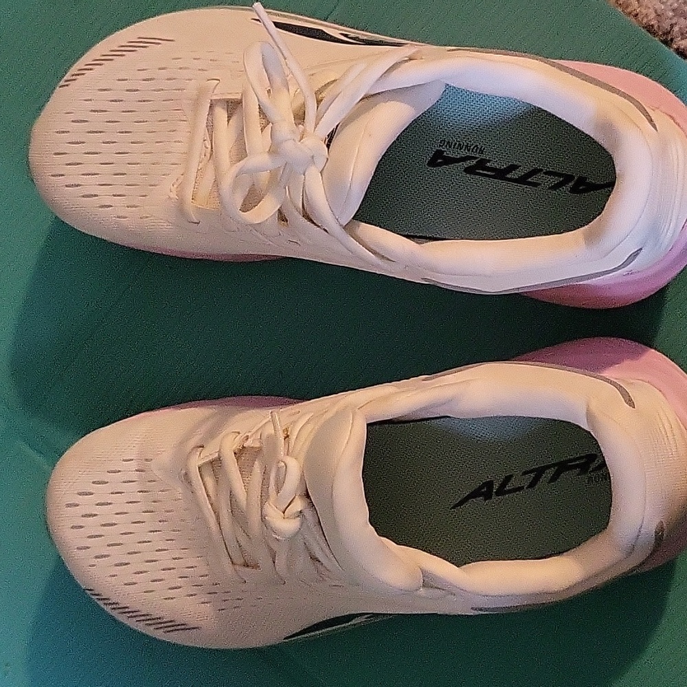 Altras sz 7.5, womens